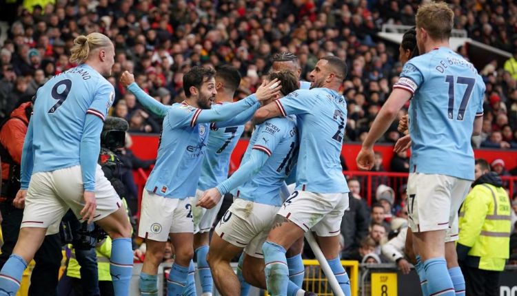 Man City: Đừng "Thả gà ra đuổi"