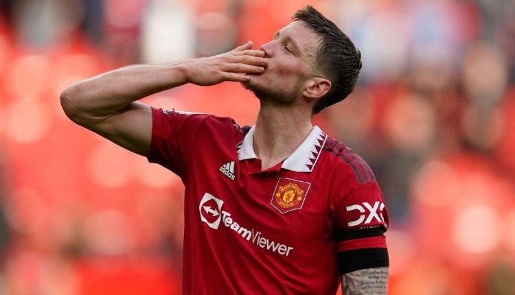 Không ghi bàn, Weghorst đóng góp gì cho lối chơi của Man United